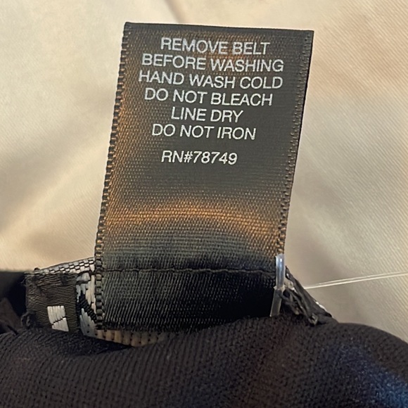 Jumper size M sleeveless belt waist, Sexy V neck, lining inside shorts - Picture 16 of 16